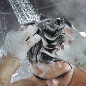 gel-higiene-cabello-sanit-pure Lavado del cabello en la ducha con Sanit PURE.