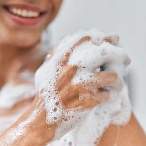 Application of the shower gel with the product Sanit Ecobody