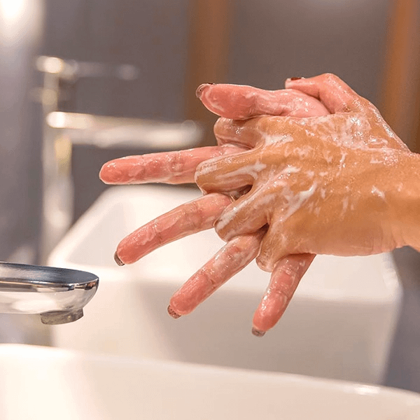 limpieza-manos-sanit-dermo-foam Aplicación de la espuma dermoprotectora Sanit Dermoprotector Foam